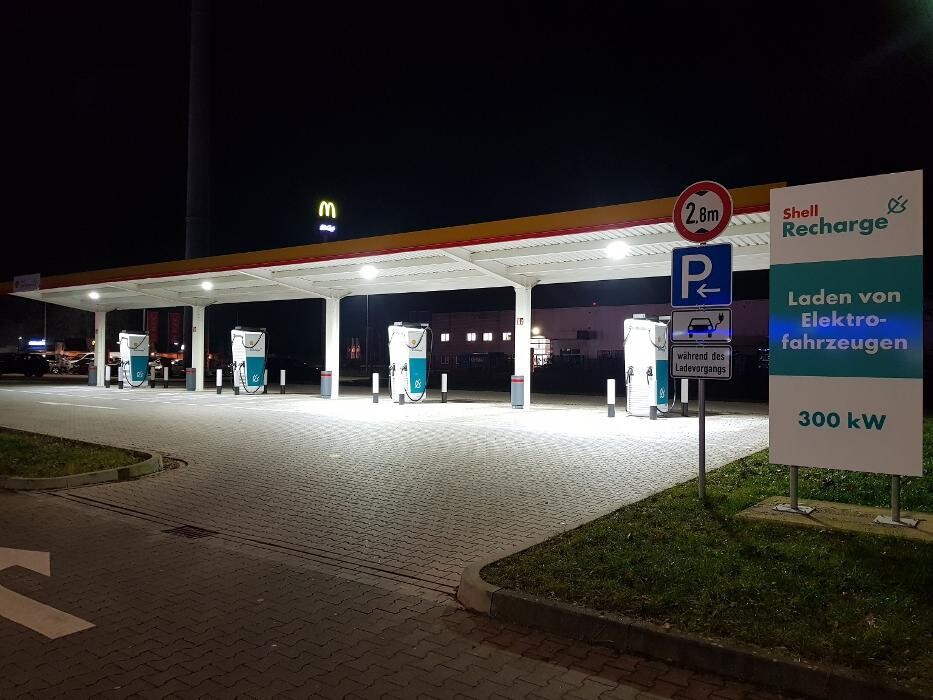 Bilder Shell Recharge Charging Station