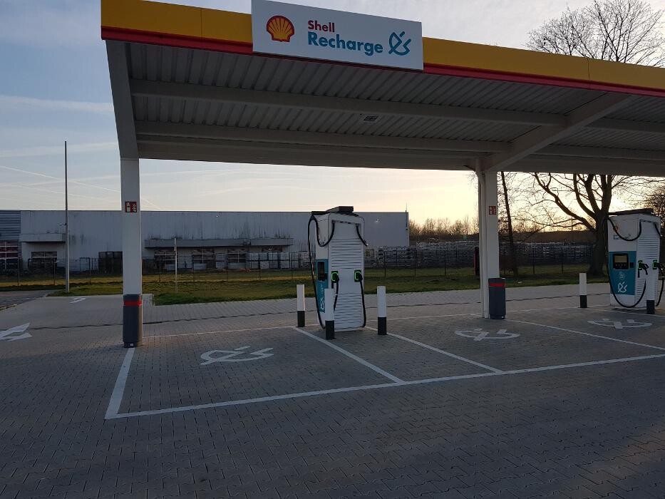 Bilder Shell Recharge Charging Station