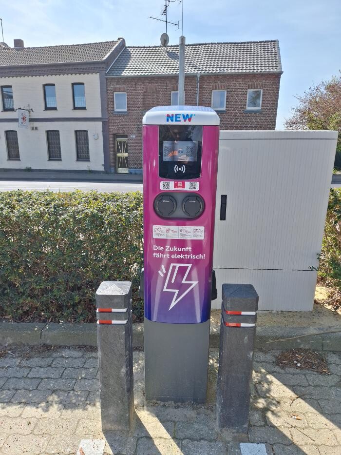 Bilder NEW Energie-Ladestation