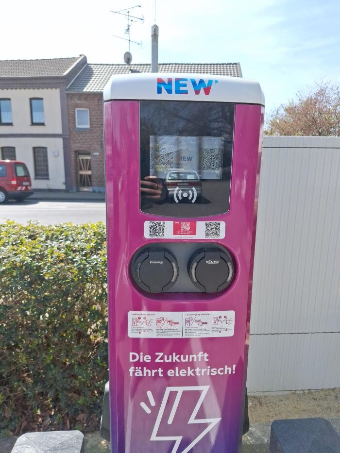 Bilder NEW Energie-Ladestation