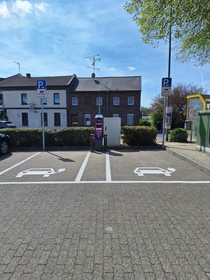 Bilder NEW Energie-Ladestation