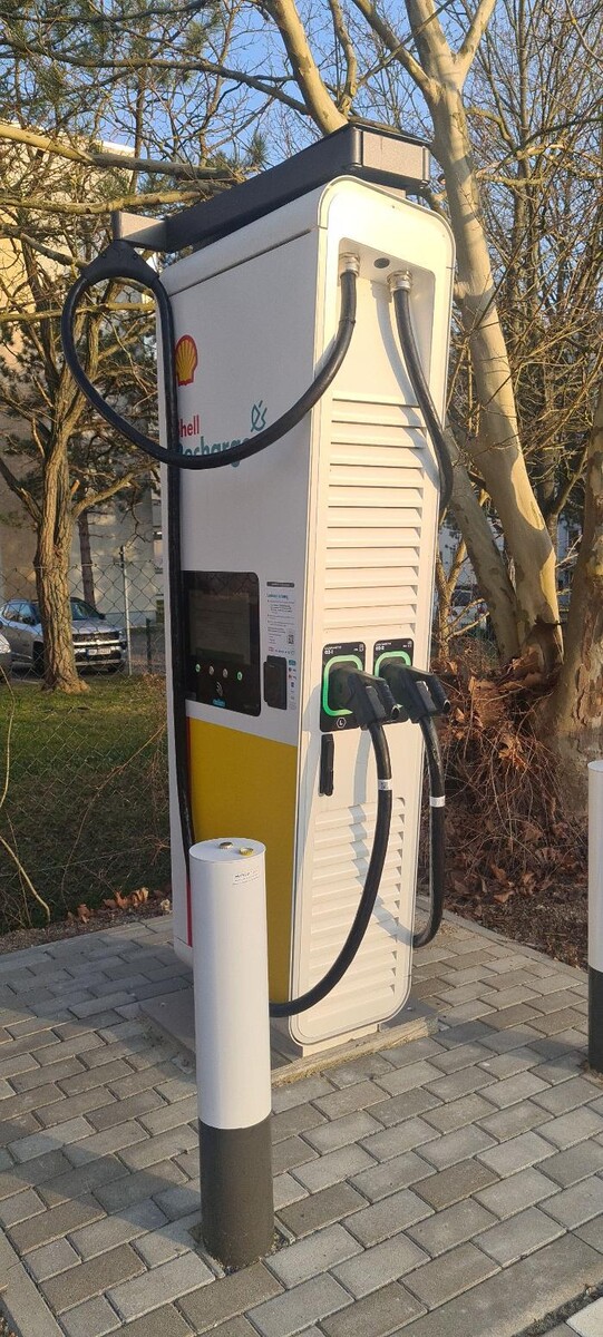 Bilder Shell Recharge Charging Station