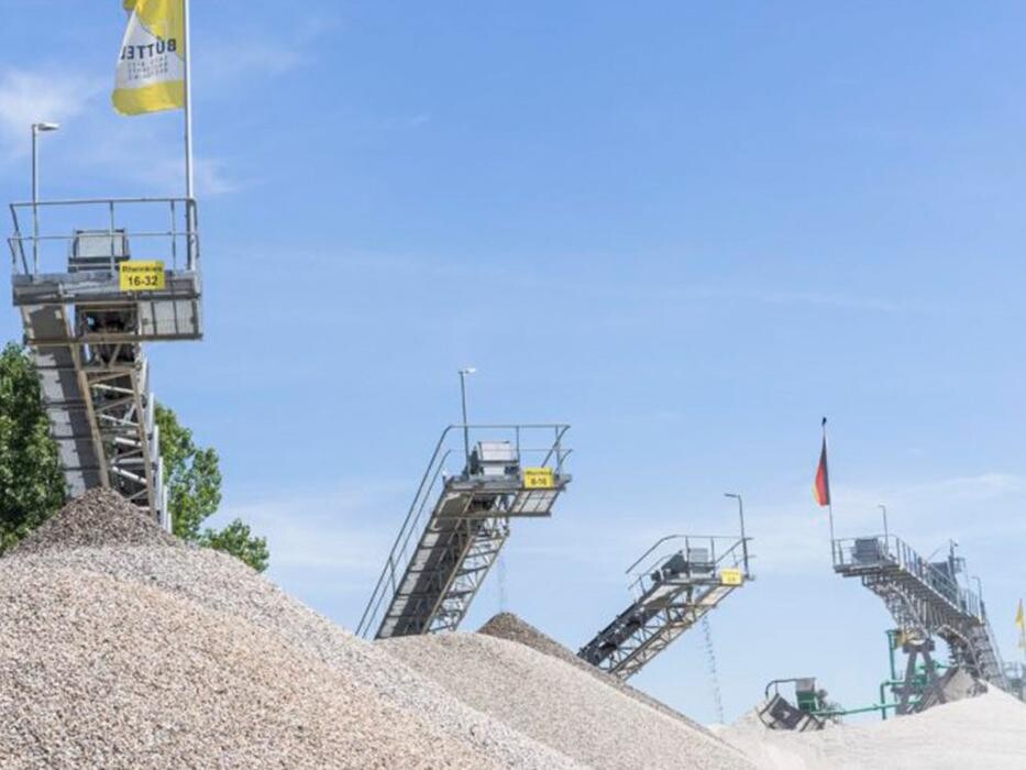 Bilder Büttel GmbH (Bauschuttrecycling-Schüttgüter-BETON2GO-Transporte-Containerdienst-Erd & Abbruch)