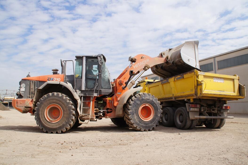 Bilder Büttel GmbH (Bauschuttrecycling-Schüttgüter-BETON2GO-Transporte-Containerdienst-Erd & Abbruch)