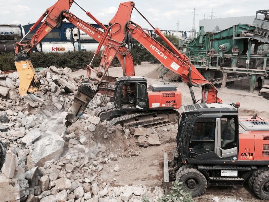 Bilder Büttel GmbH (Bauschuttrecycling-Schüttgüter-BETON2GO-Transporte-Containerdienst-Erd & Abbruch)