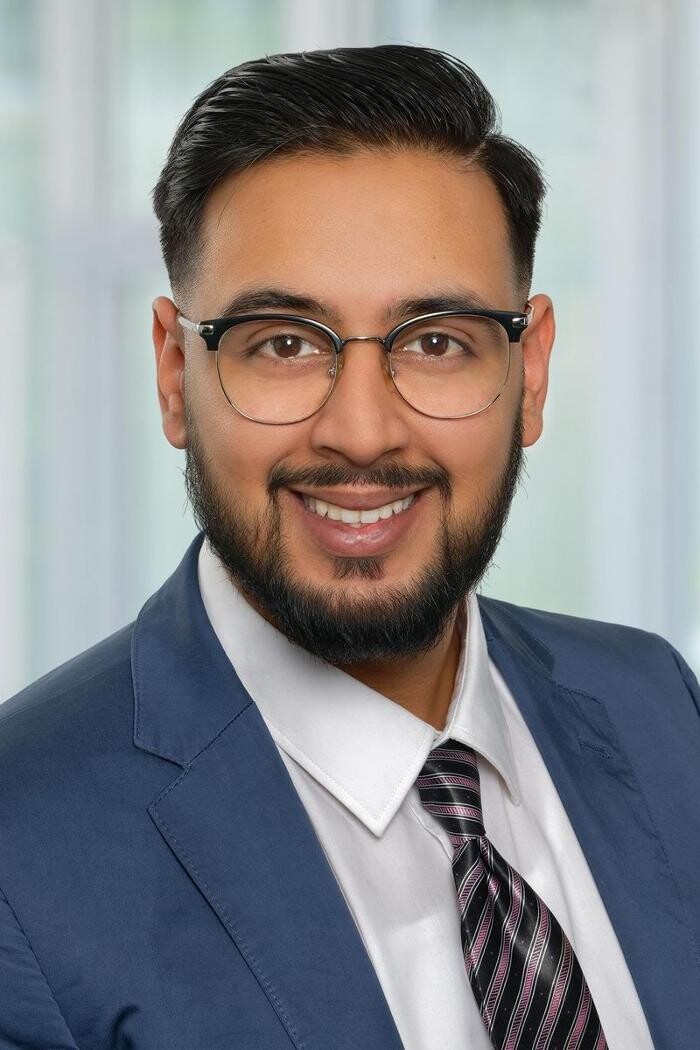 Bilder ERGO Versicherung Qazi Faheem Ahmad