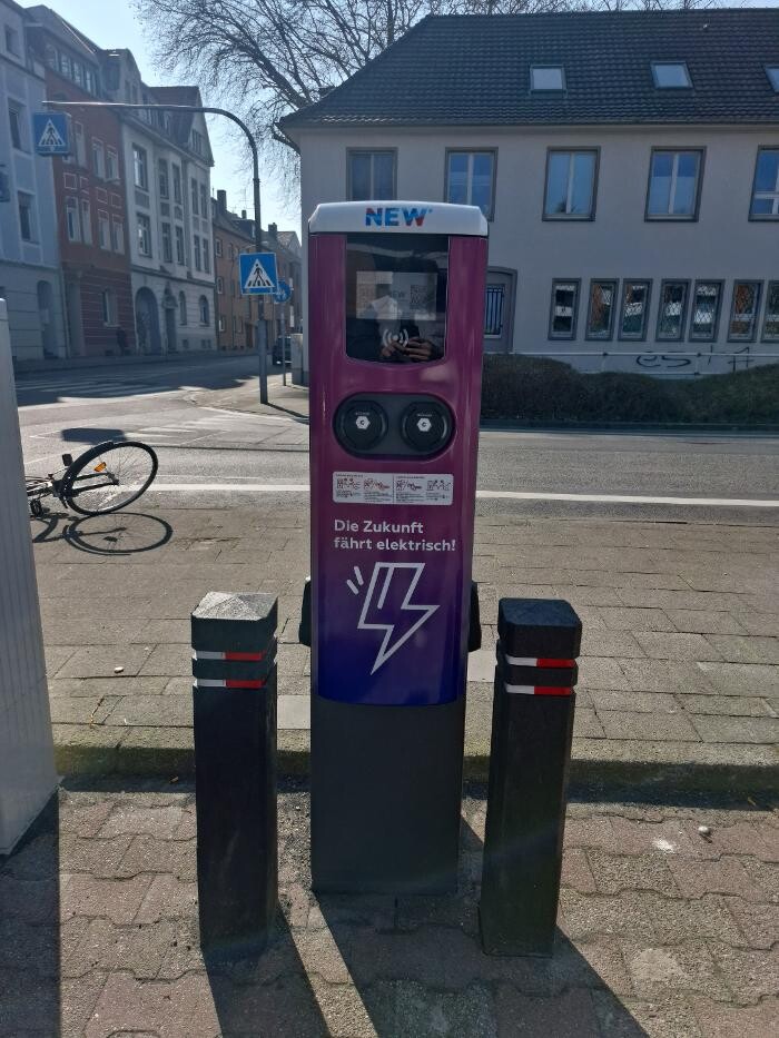 Bilder NEW Energie-Ladestation