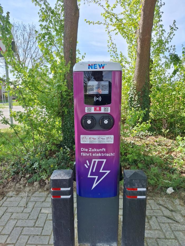 Bilder NEW Energie-Ladestation