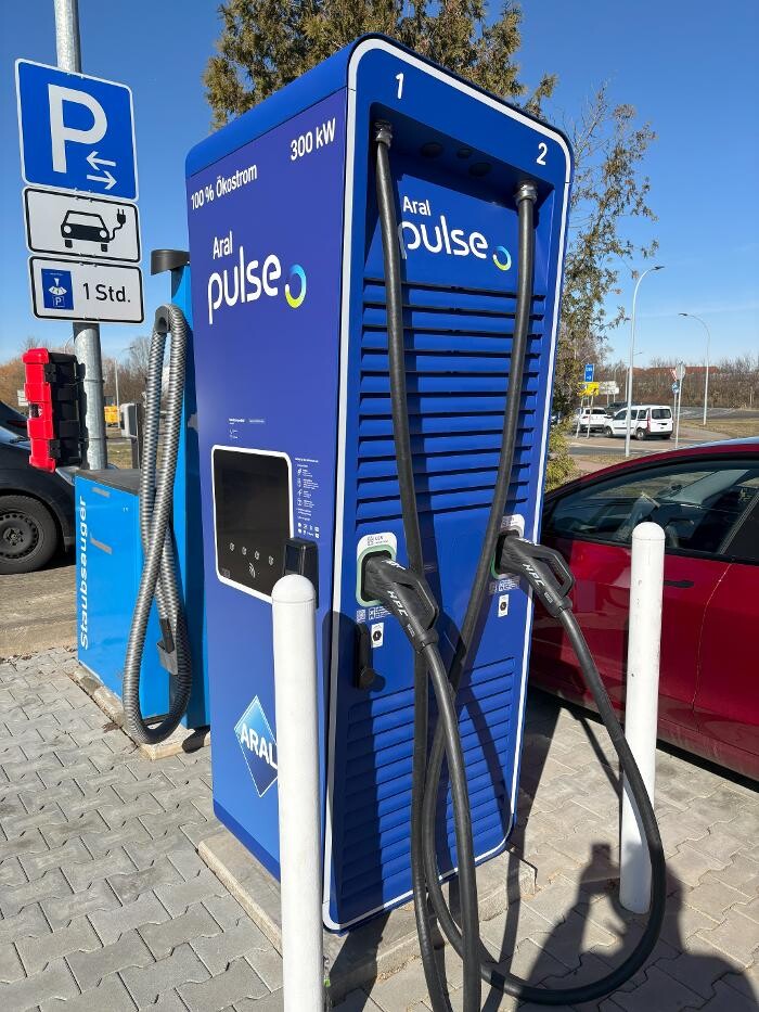 Bilder Aral pulse Ladestation