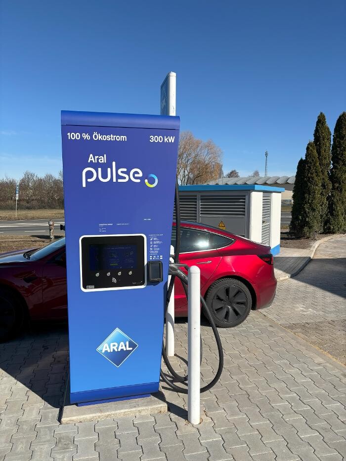 Bilder Aral pulse Ladestation