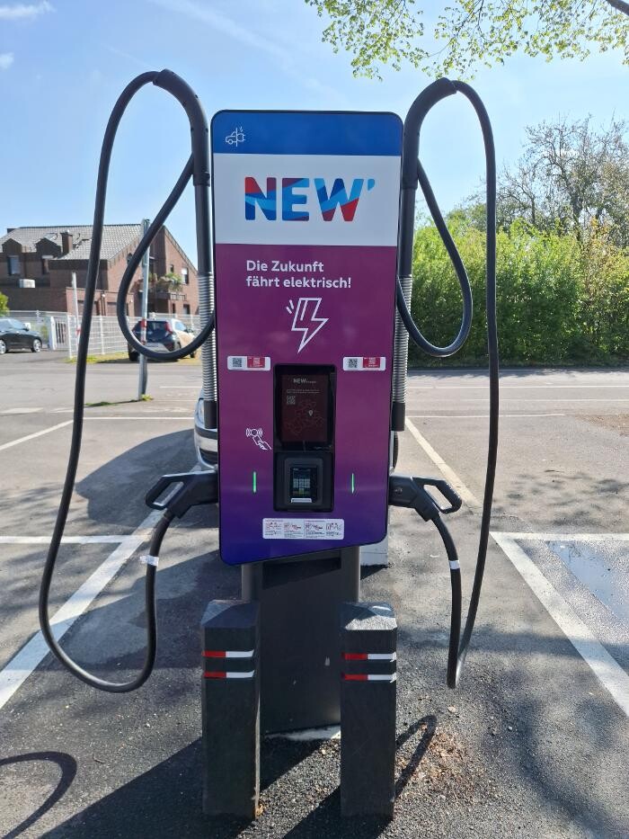 Bilder NEW Energie-Ladestation