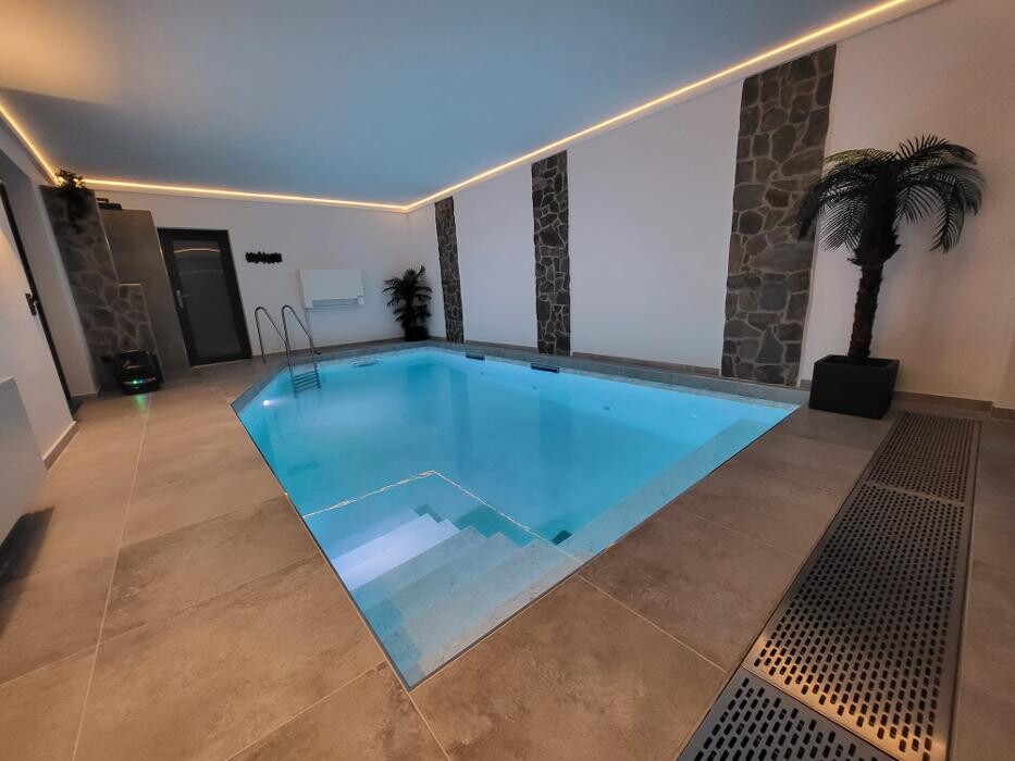 Bilder Wall Pool