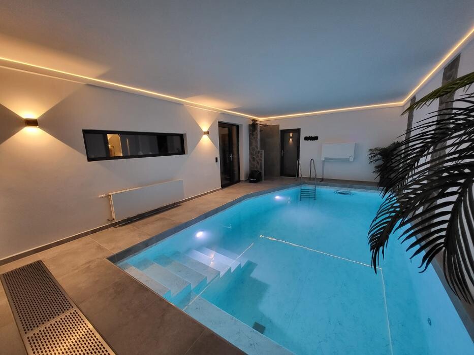 Bilder Wall Pool