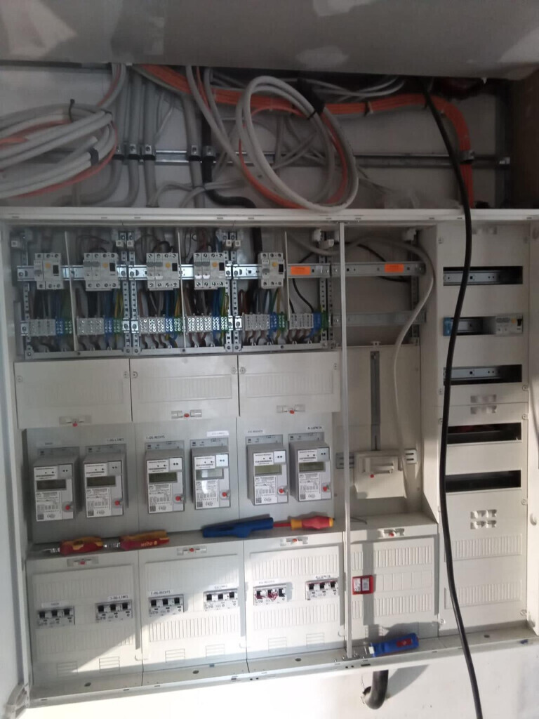 Bilder Elektro-Watt-Tech