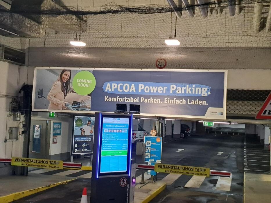 Bilder Apcoa Charging Station