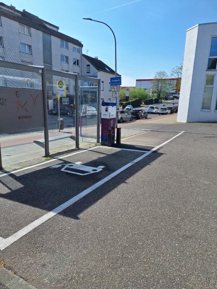 Bilder NEW Energie-Ladestation