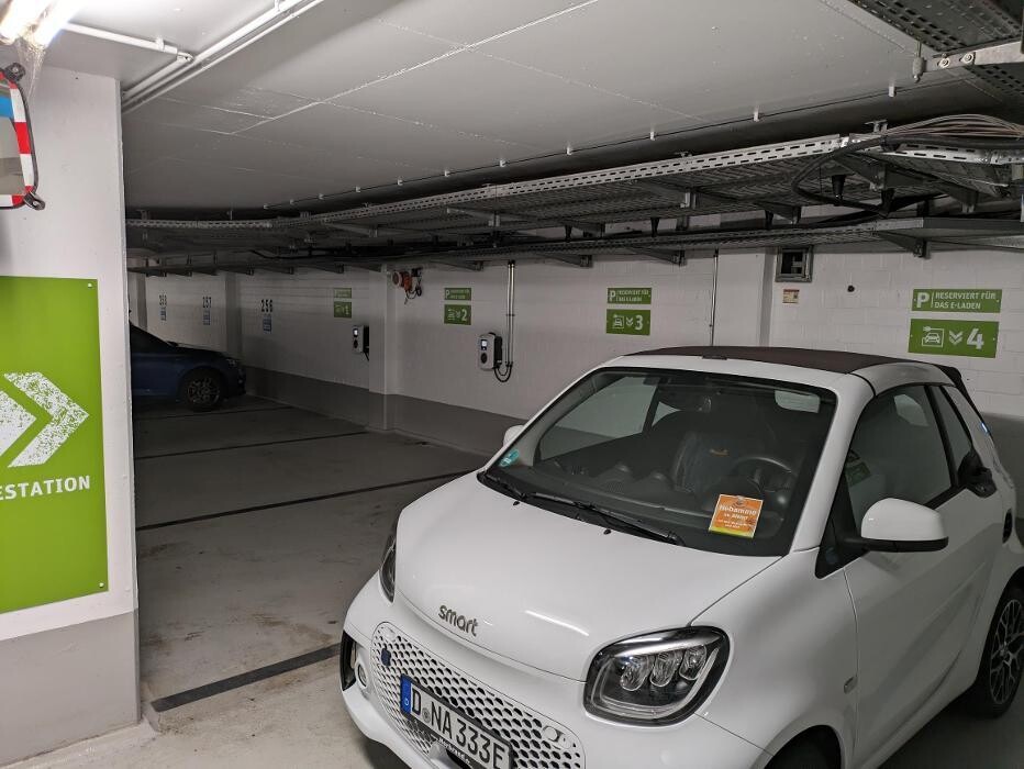 Bilder Apcoa Charging Station