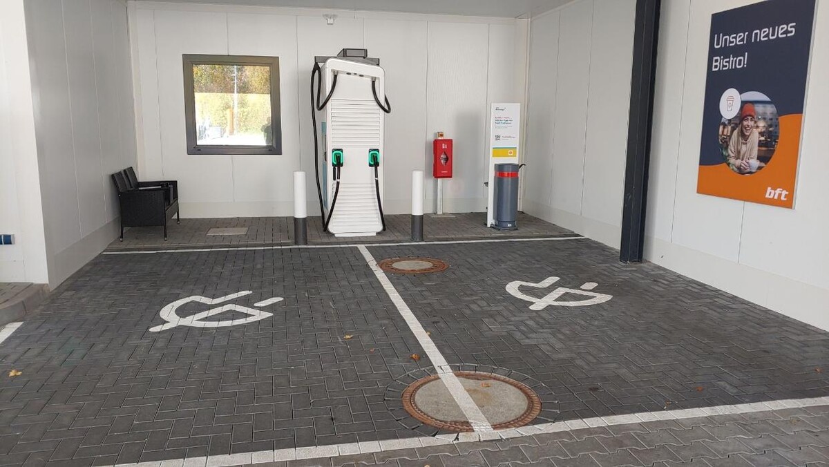 Bilder Shell Recharge Charging Station