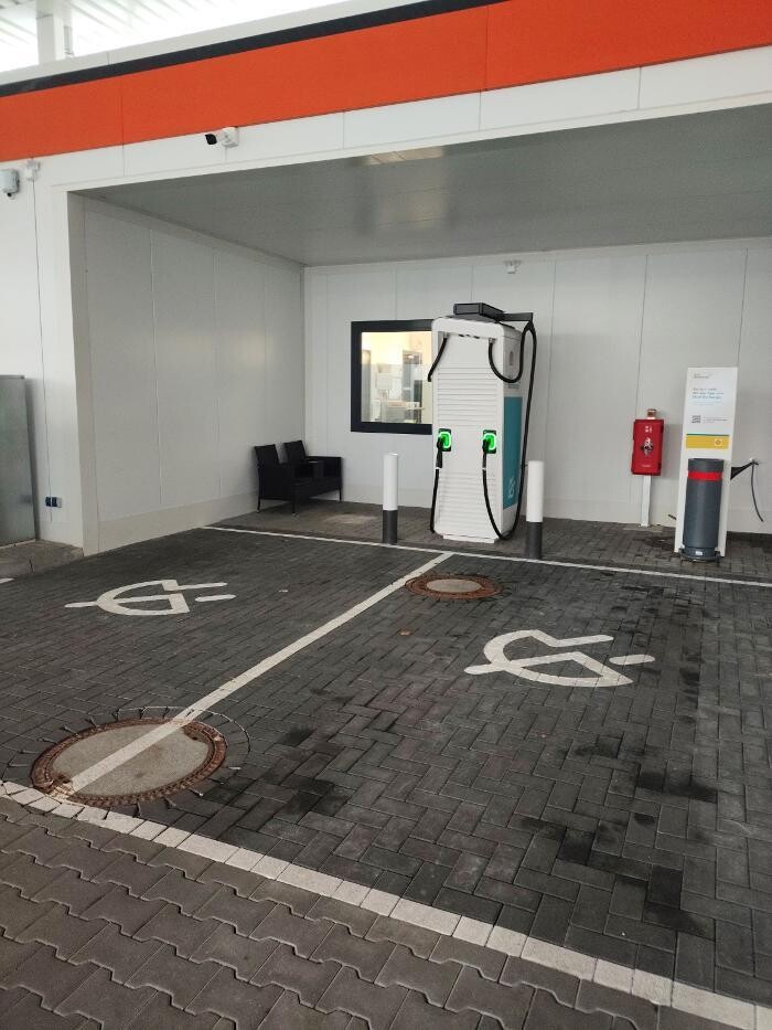 Bilder Shell Recharge Charging Station