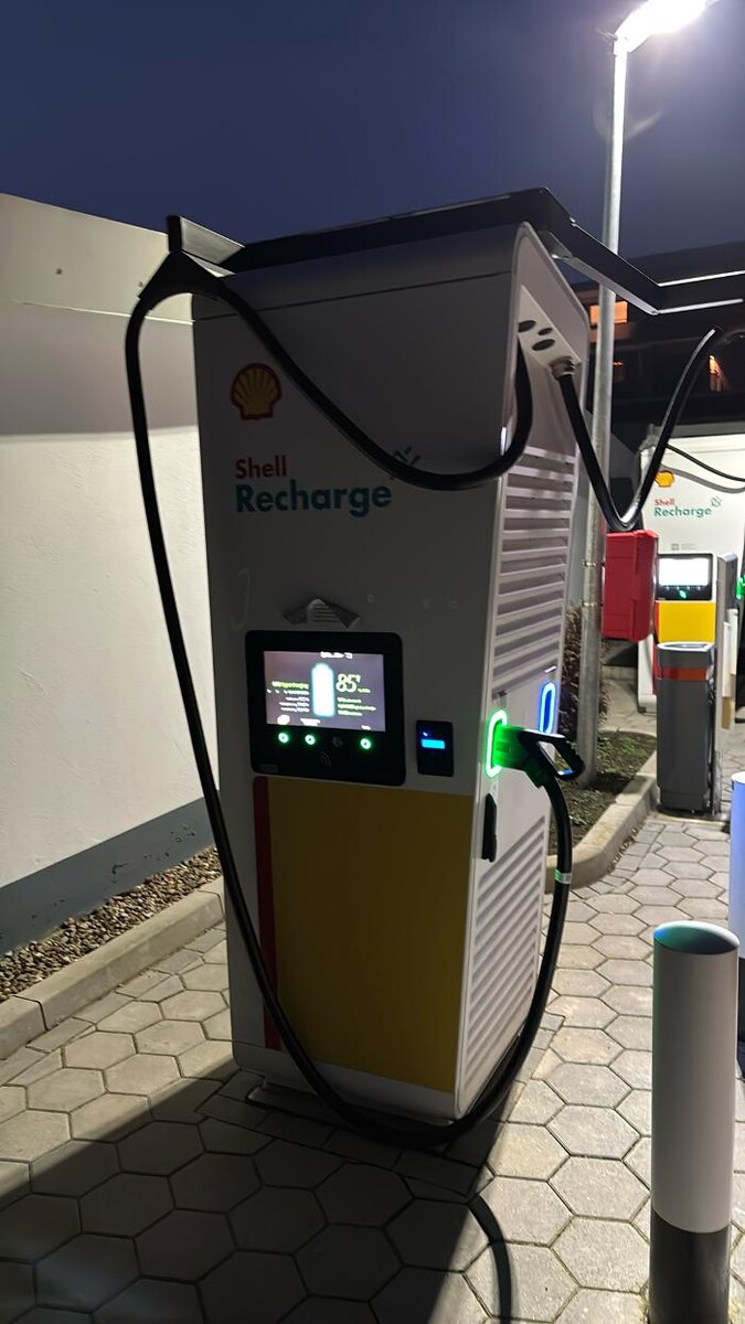 Bilder Shell Recharge Charging Station