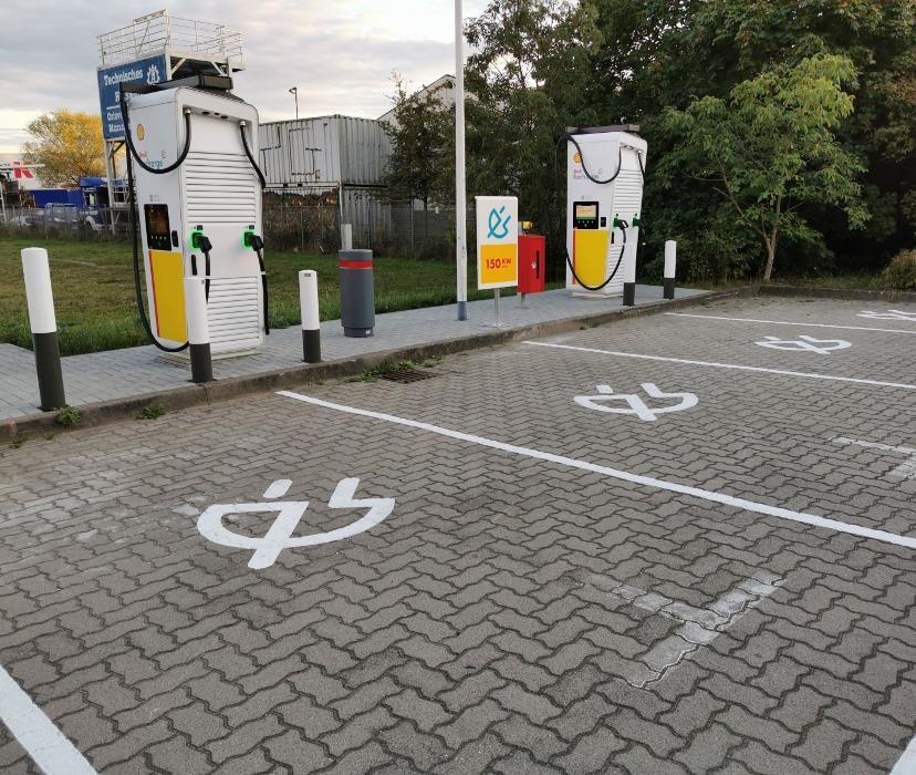 Bilder Shell Recharge Charging Station
