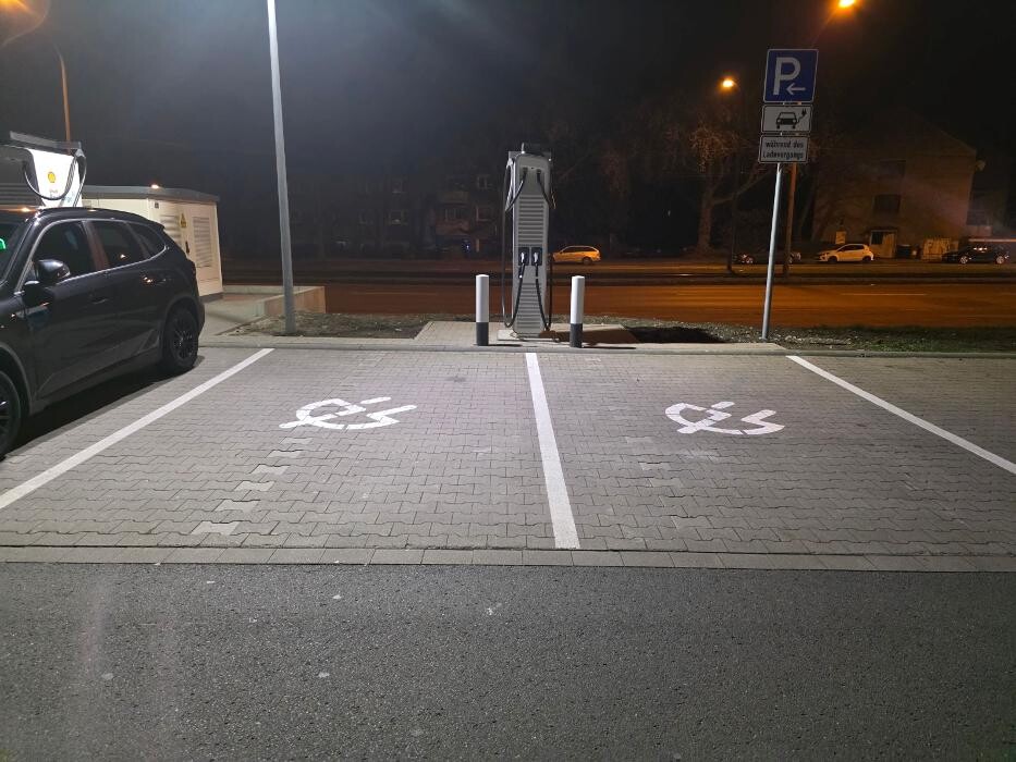 Bilder Shell Recharge Charging Station