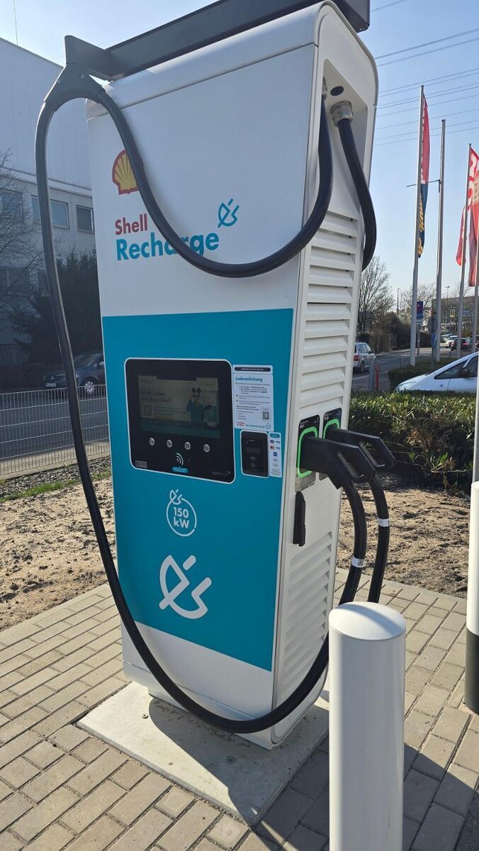 Bilder Shell Recharge Charging Station