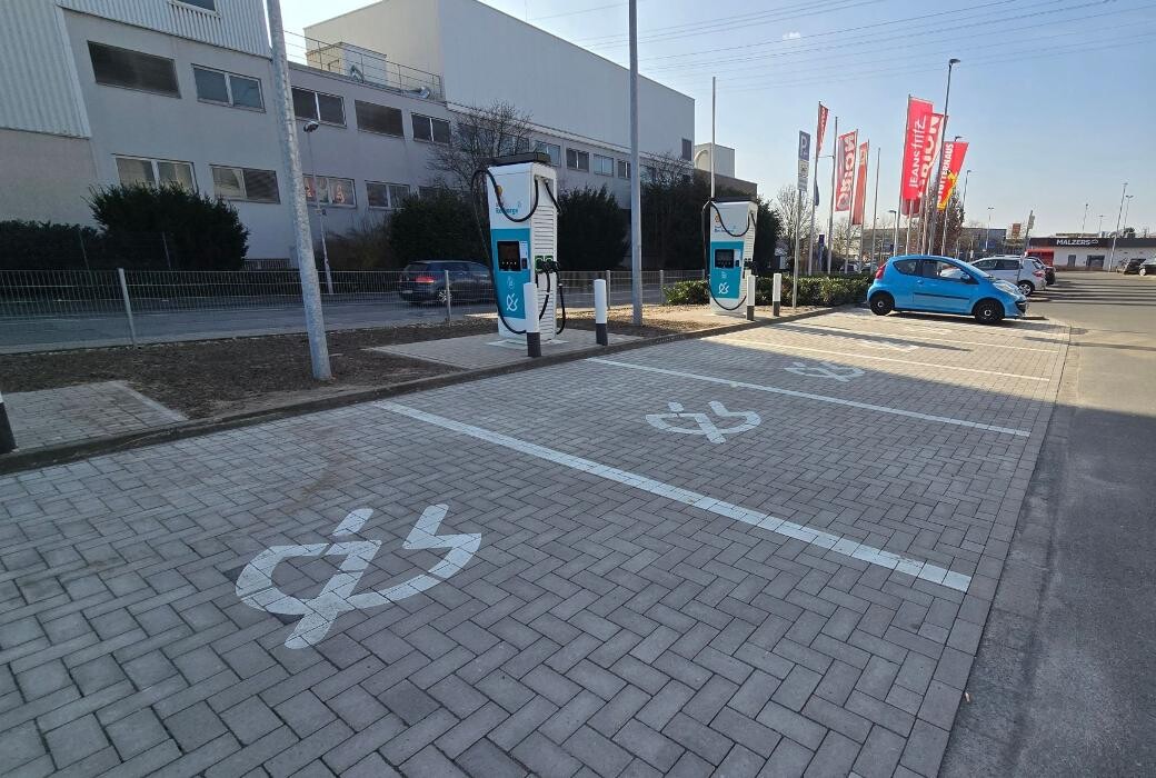 Bilder Shell Recharge Charging Station