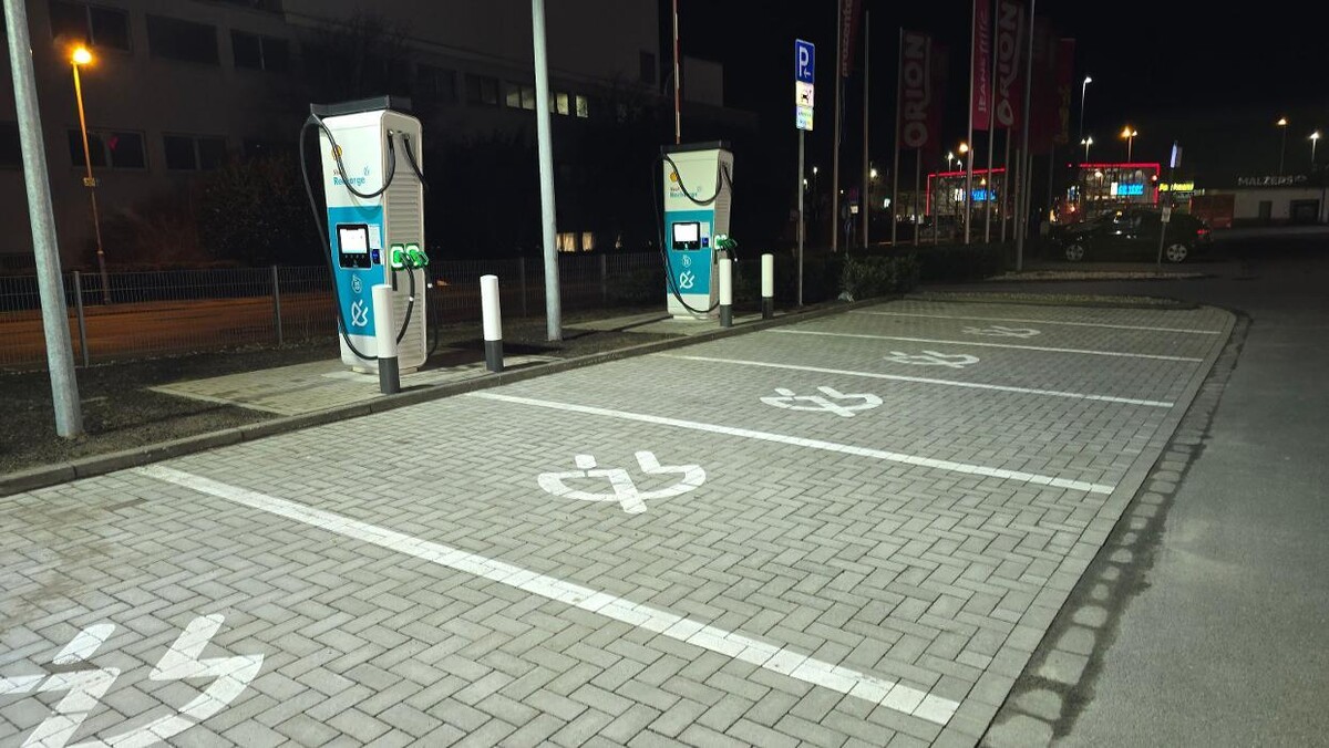 Bilder Shell Recharge Charging Station