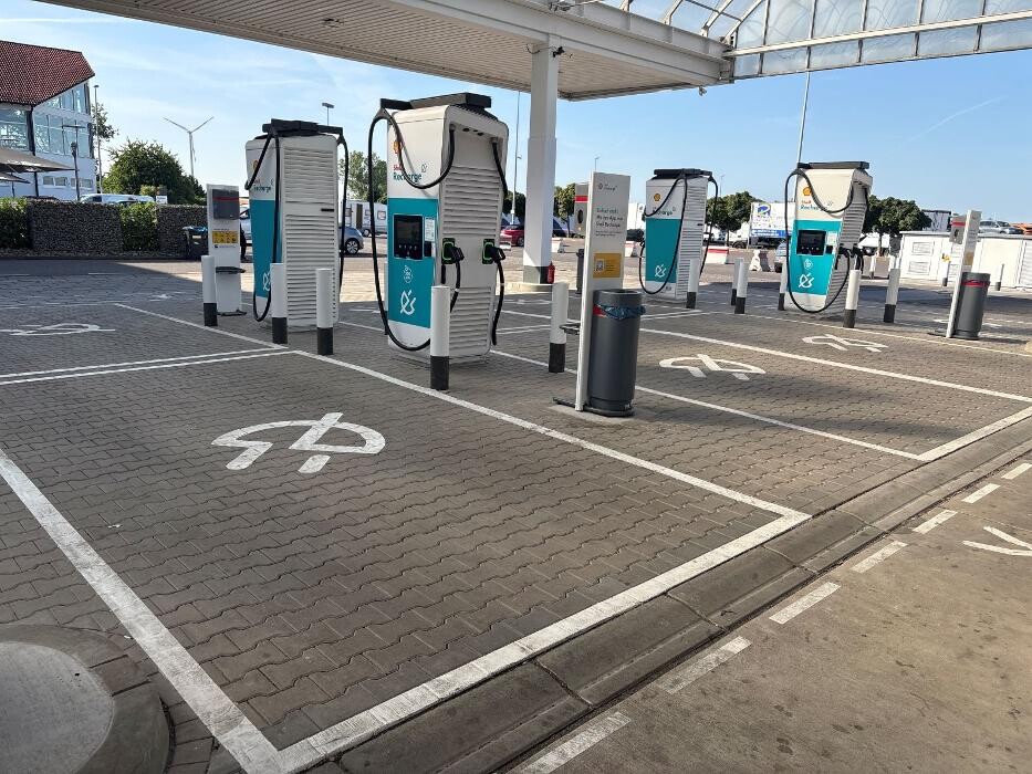 Bilder Shell Recharge Charging Station
