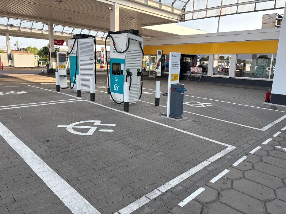 Bilder Shell Recharge Charging Station