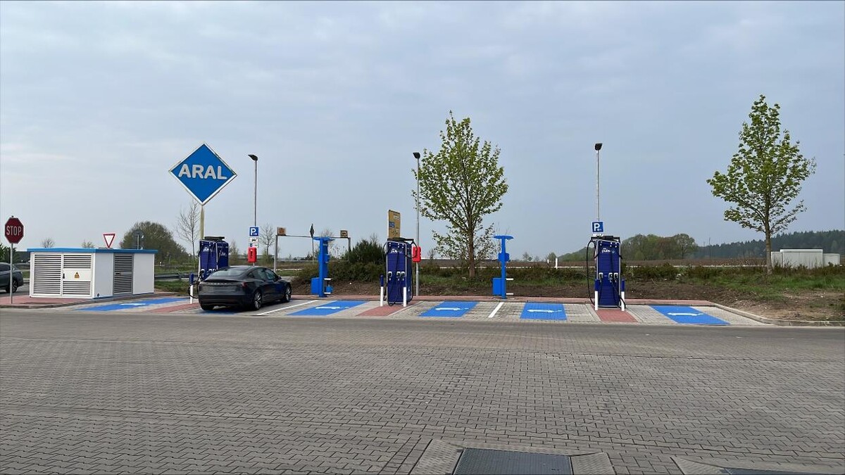 Bilder Aral pulse Ladestation