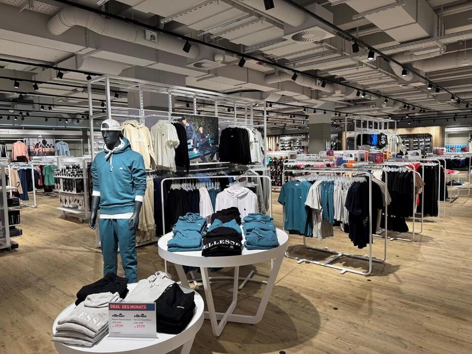 Bilder INTERSPORT Voswinkel Forum Allgäu