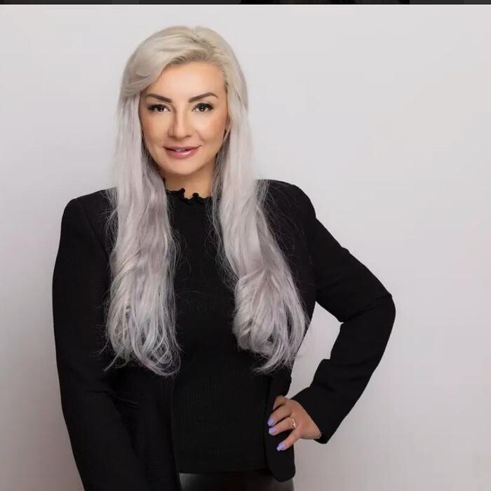 Bilder ERGO Versicherung Julia-Anca Diacu