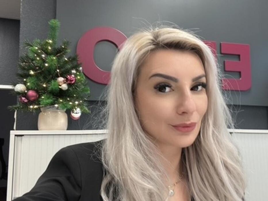 Bilder ERGO Versicherung Julia-Anca Diacu