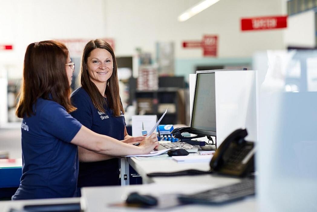 Bilder Bracht & Hofmeister Farben, Vinylbelag, Bodenbeläge, Tapeten - Lemgo