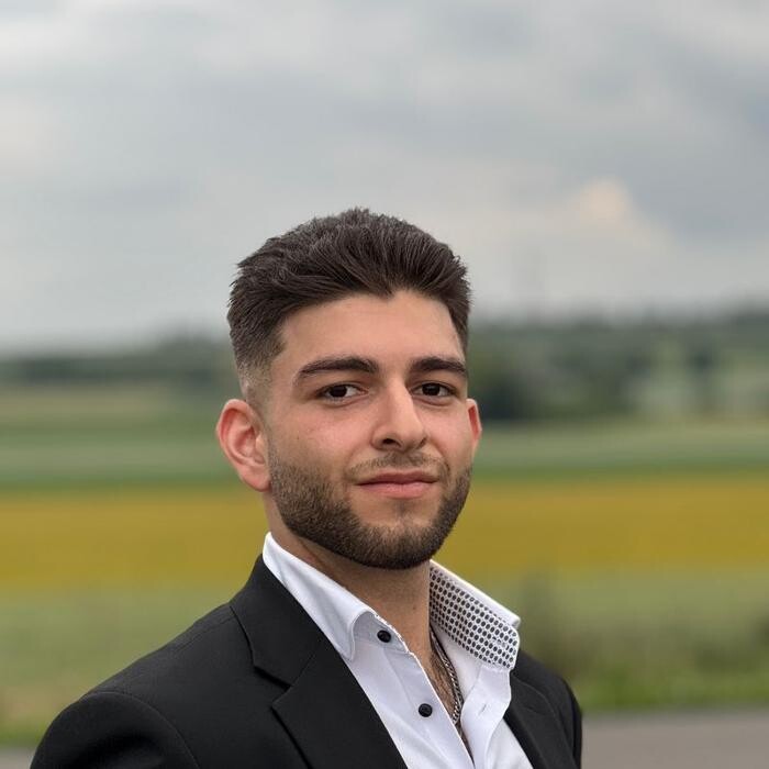 Bilder ERGO Versicherung Ariya Mehdipour
