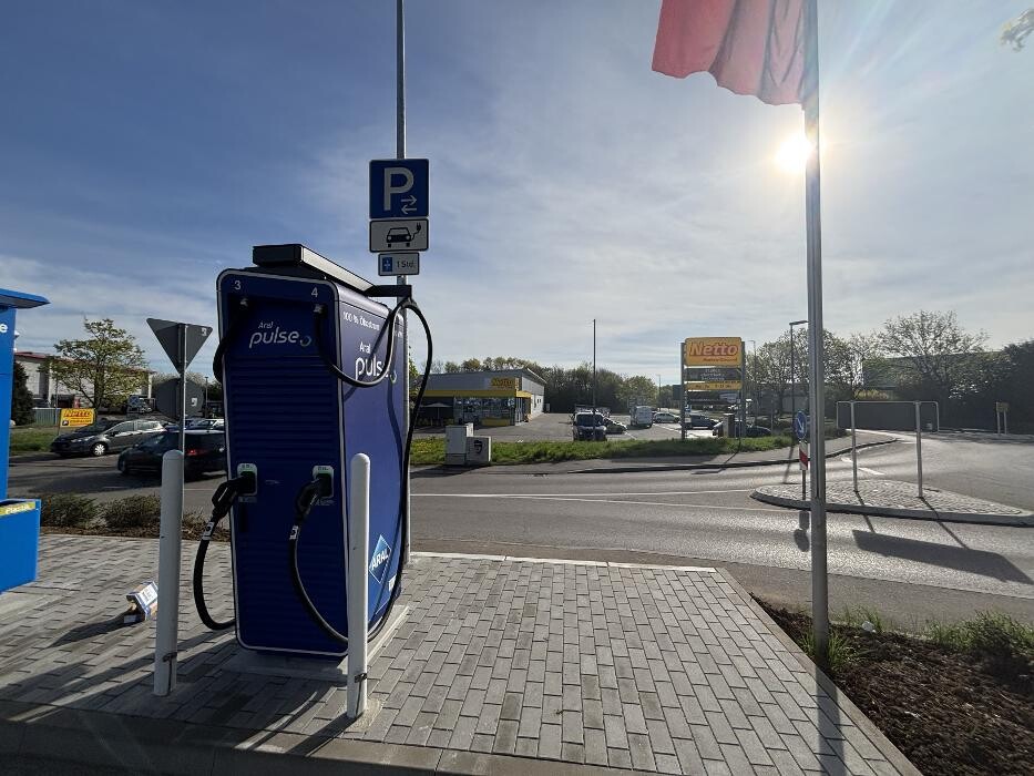 Bilder Aral pulse Ladestation