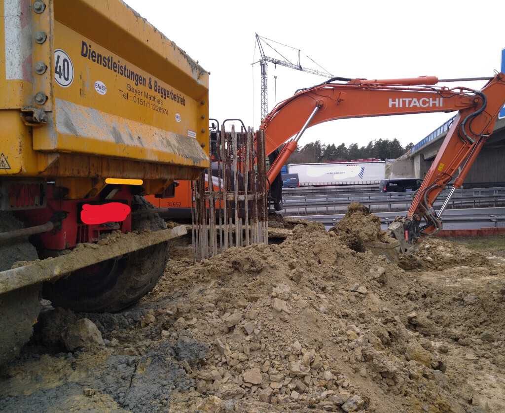 Bilder Dienstleistungen und Baggerbetrieb Bayer