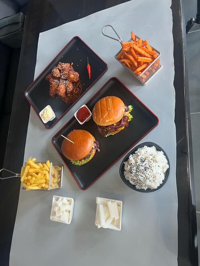 Bilder Flying Chicken & Burger