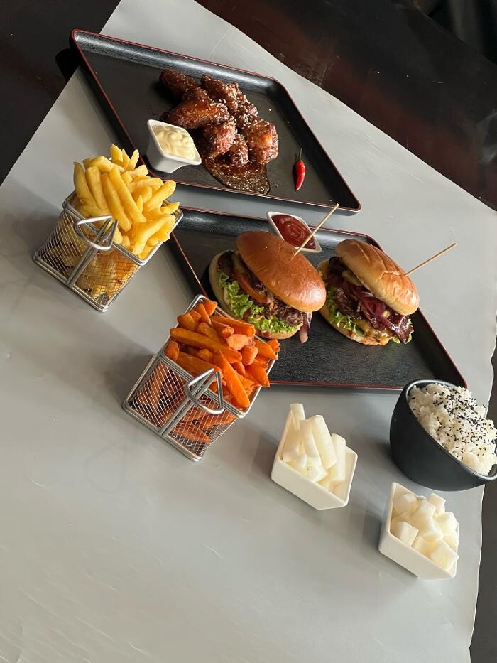 Bilder Flying Chicken & Burger