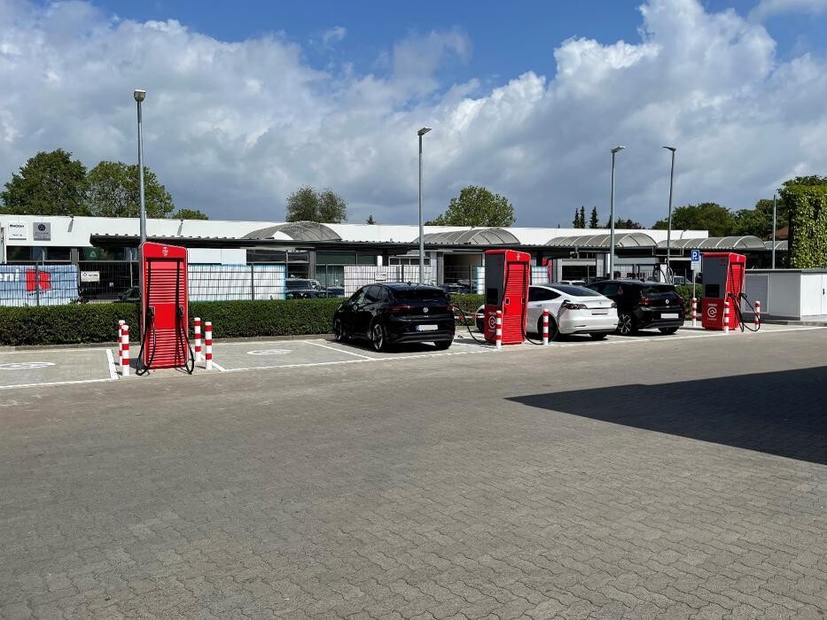 Bilder ORLEN CHARGE Ladestation