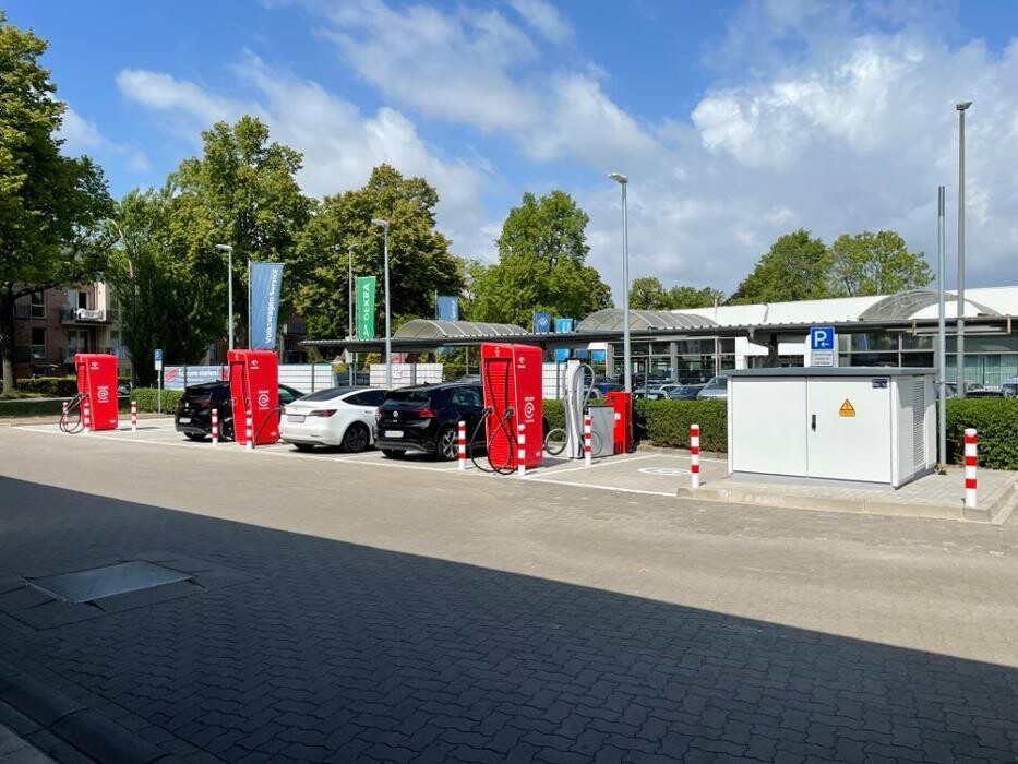 Bilder ORLEN CHARGE Ladestation