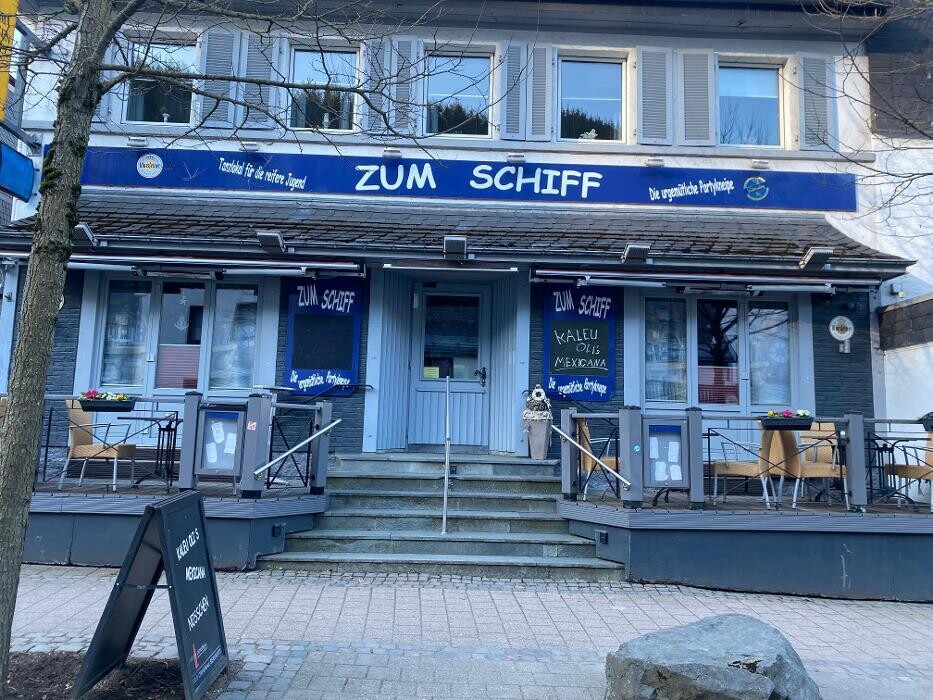 Zum Schiff Logo
