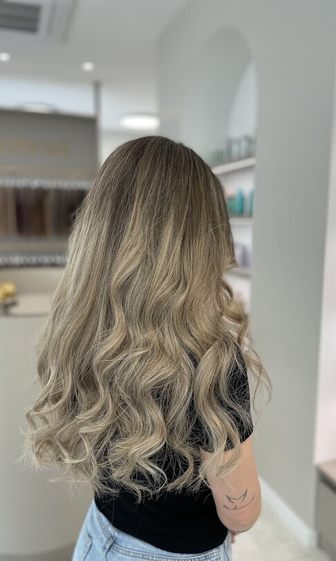 Bilder Wo Exzellenz im Friseurhandwerk und betriebswirtschaftliches Wissen eine harmonische Einheit bilden!