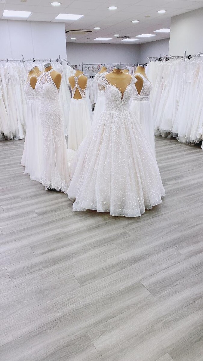 Bilder LIVAMOUR Brautmode