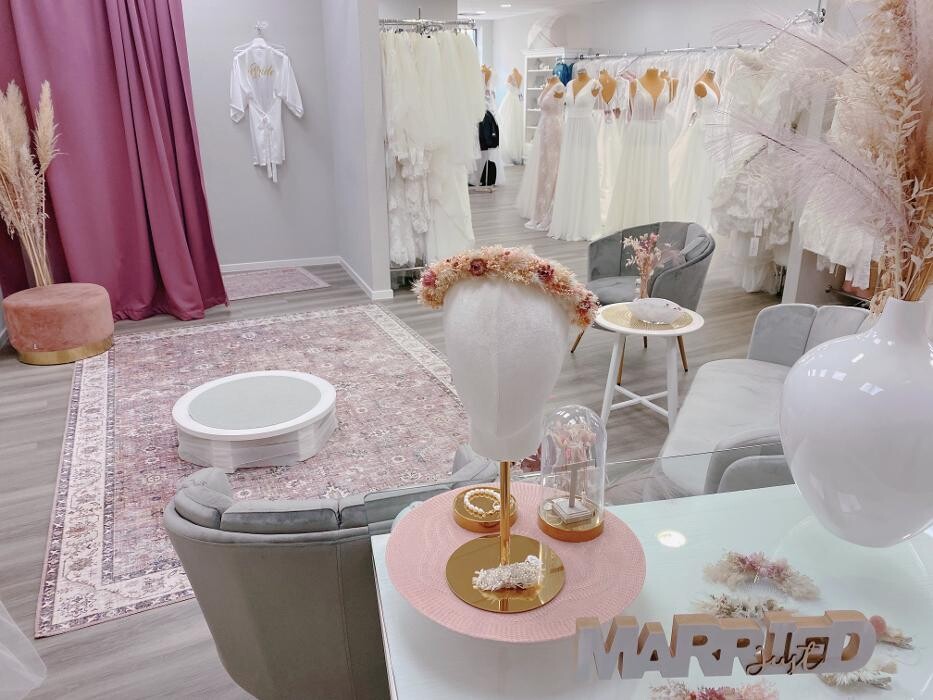 Bilder LIVAMOUR Brautmode