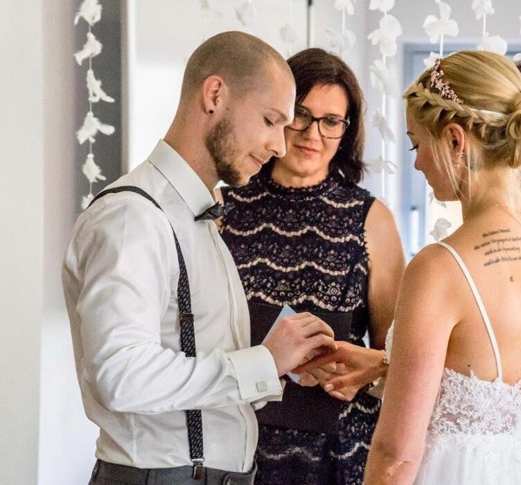 Bilder Sibylle Mathia - Freie Rednerin für Hochzeiten, Taufen und Beerdigungen