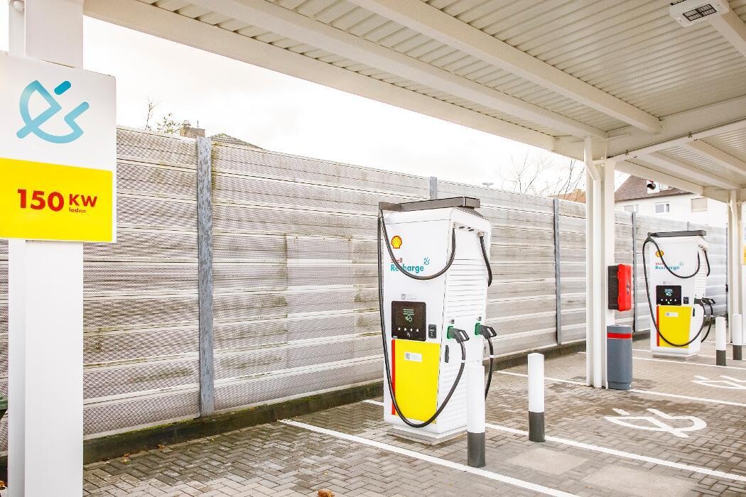 Bilder Shell Recharge Charging Station