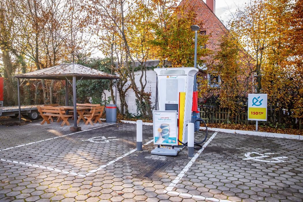 Bilder Shell Recharge Charging Station